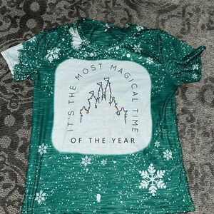 •Disney Christmas shirt•​